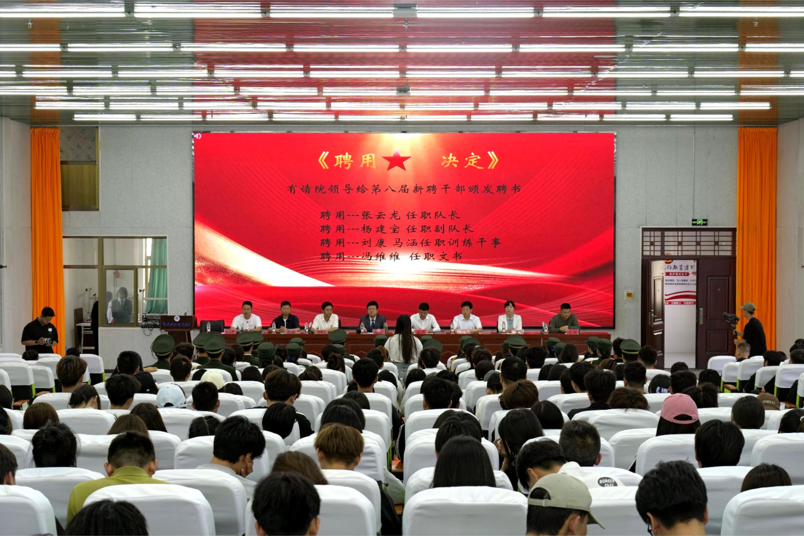 兰州科技职业学院举行第八届国旗护卫队换届仪式