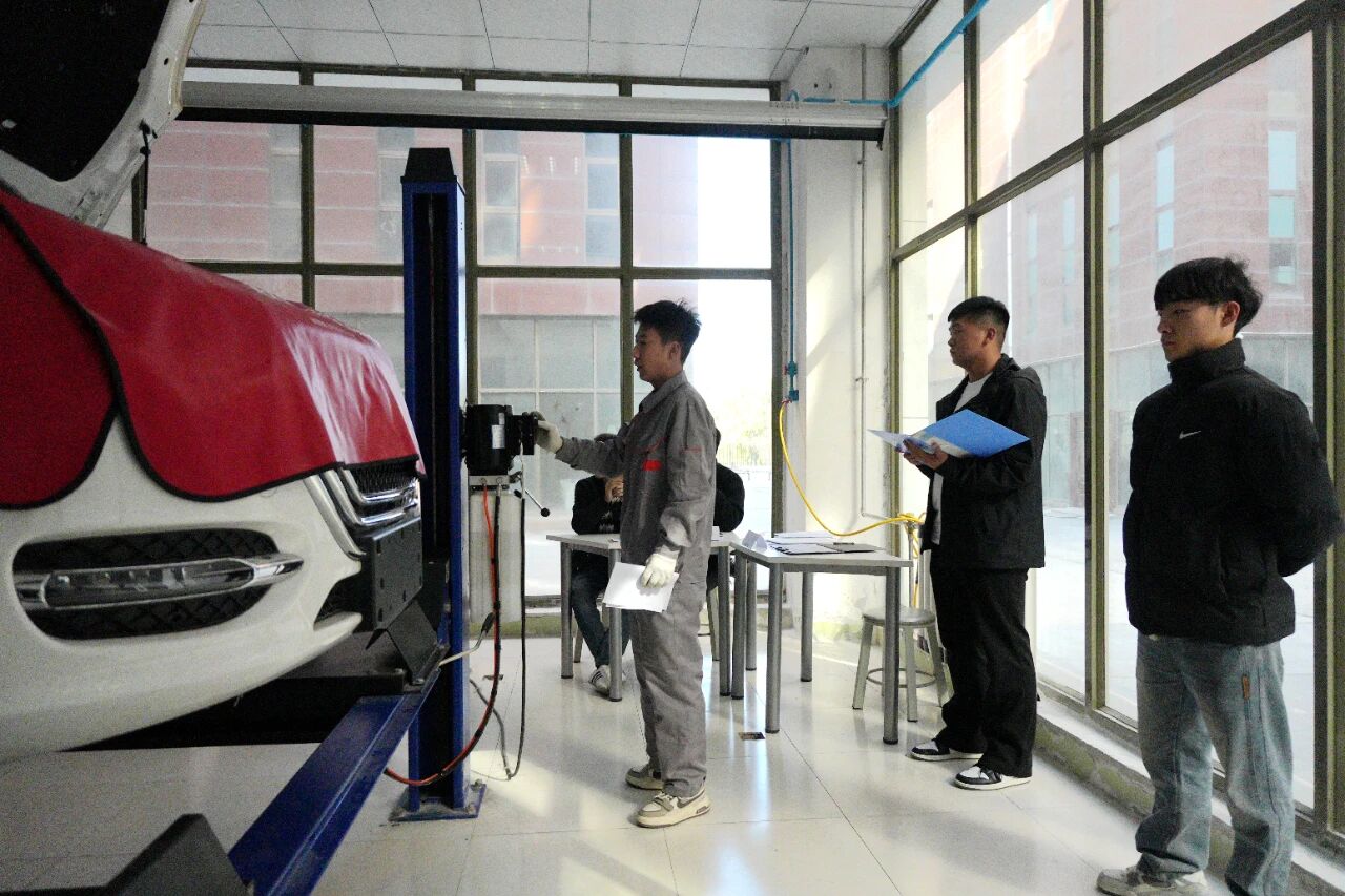 我校机电工程学院举办汽车维护保养校级比赛