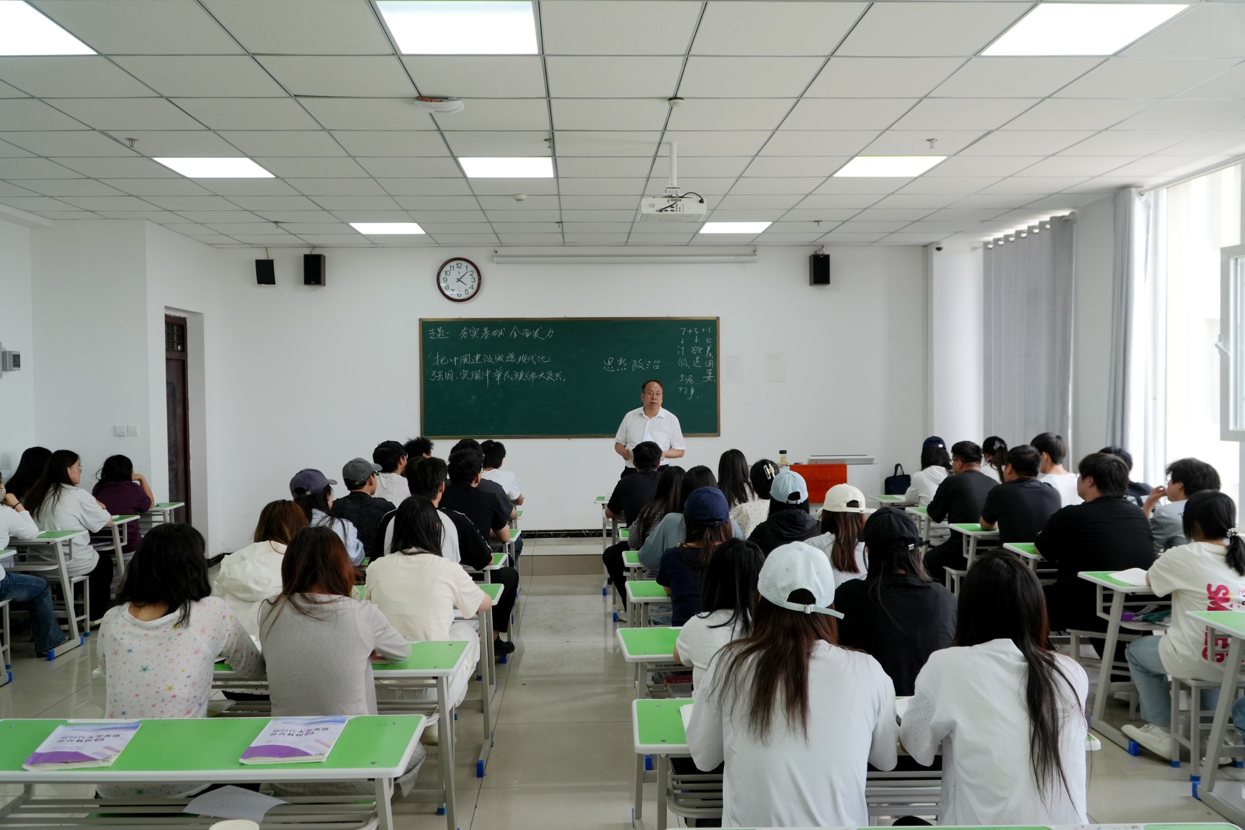 头雁领航铸魂育人 思政课堂启智笃行 &mdash;&mdash;学院领导班子全员开讲思政课